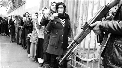 4月5日，阿富汗總統(tǒng)大選投票工作進(jìn)行