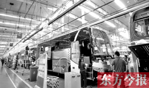 隨著能源和環(huán)保的壓力加大，跟隨國家的產(chǎn)業(yè)風(fēng)向標，河南汽車產(chǎn)業(yè)也大力發(fā)展電動汽車，力求“彎道超車”。