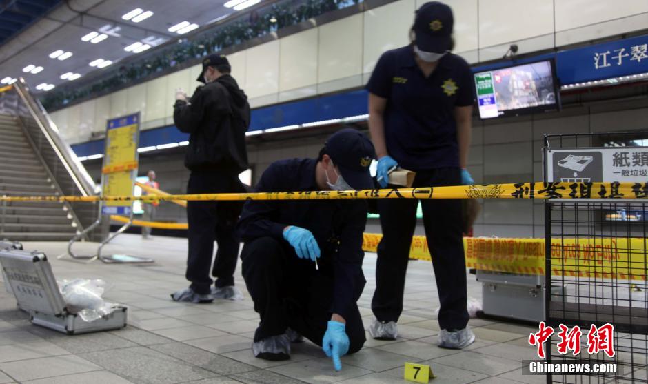 圖為新北市警察在現(xiàn)場(chǎng)勘查。中新社發(fā) 劉舒凌 攝