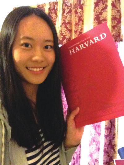 一米七二的身高，小麥色的皮膚，長發(fā)近乎及腰，灰色的連衣裙，當“美范兒”十足的張媛琦出現在記者面前時，記者很難想象如此成熟的她才只有19歲。