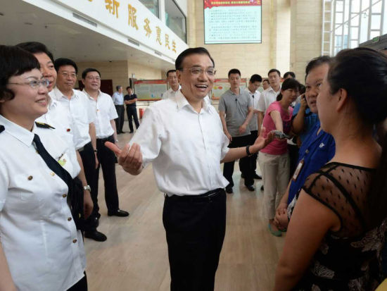 李克強與民眾交談 李克強與民眾交談