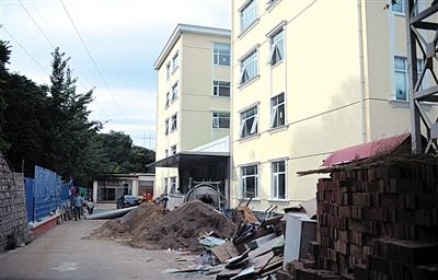 　該山莊目前正在建四星級賓館。新京報記者 吳江 攝