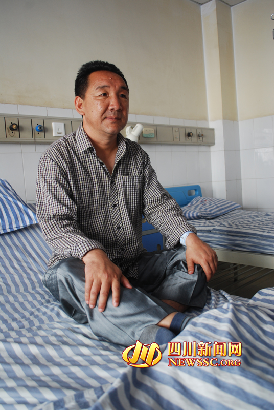 病床上的馬建華，羅本平攝。