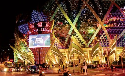 　澳門賭場貴賓廳的冷清，在許多人看來，是當(dāng)?shù)亟?jīng)濟(jì)轉(zhuǎn)型的好機會。