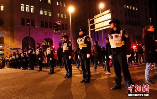 上海外灘踩踏事件36死47傷 警方調(diào)查稱與代金券無(wú)關(guān)