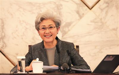 3月4日，十二屆全國人大三次會議在人民大會堂舉行新聞發(fā)布會，大會發(fā)言人傅瑩回答中外記者的提問。