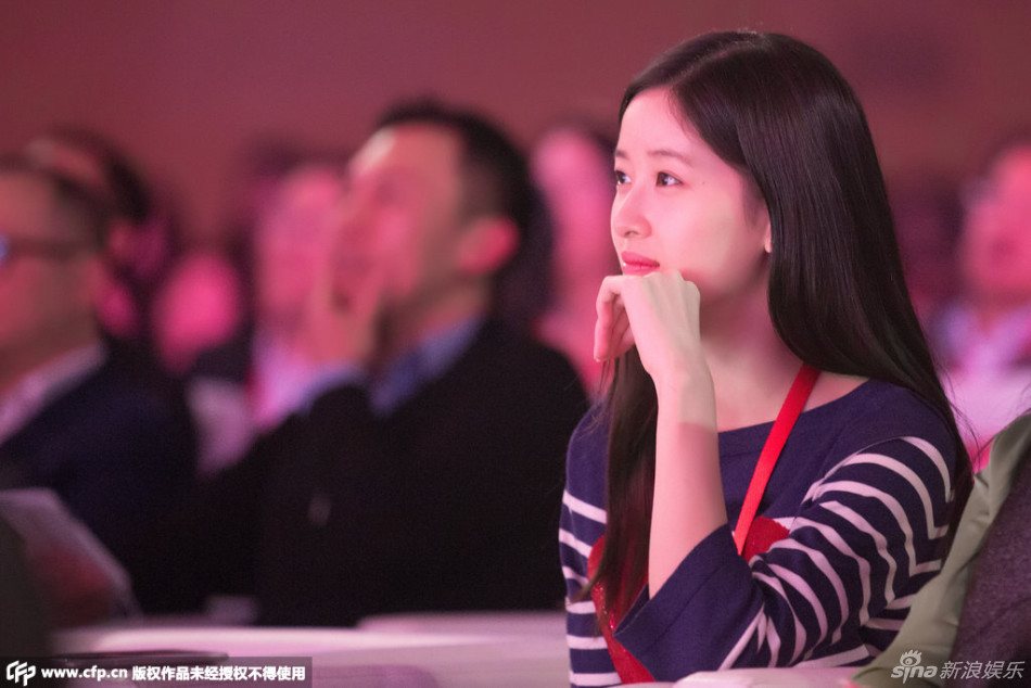 奶茶妹妹與劉強(qiáng)東親密熱聊滿目愛(ài)意