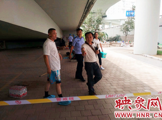 事發(fā)后，警方封鎖現(xiàn)場(chǎng)進(jìn)行調(diào)查取證。