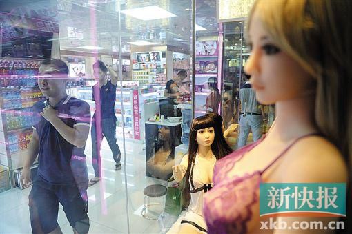 廣東成人用品市場(chǎng)調(diào)查。圖為各地的經(jīng)銷(xiāo)商都會(huì)在此進(jìn)貨。新快報(bào)記者 孫毅/攝