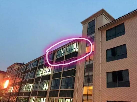 就在這間教室，吳老師在監(jiān)考中過世。