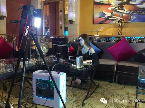 直播中的王瑞兒。攝影：于亞妮