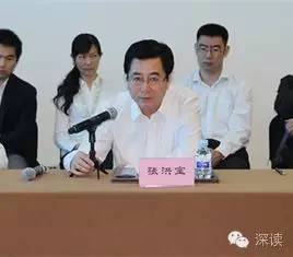 在天津紀(jì)委對(duì)王富強(qiáng)的通報(bào)中指出，王富強(qiáng)從“聽黨的話，永遠(yuǎn)跟黨走，做讓黨放心的人”這一初心出發(fā)，吃過苦、流過汗，曾為天津港保稅區(qū)的建設(shè)和發(fā)展、為天津市招商引資工作作出過貢獻(xiàn)。貢獻(xiàn)被認(rèn)可、贊譽(yù)，其驕傲自滿情緒漸生，覺得