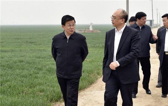 4月3日至4日，河北省委書記、省人大常委會(huì)主任趙克志，省委副書記、省政府黨組書記許勤在雄安新區(qū)調(diào)研。這是趙克志、許勤4日實(shí)地察看雄安新區(qū)核心區(qū)概貌。 圖片來源：河北新聞網(wǎng)