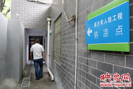 在每一處納涼點均有醒目標(biāo)志，市民可就近前往。