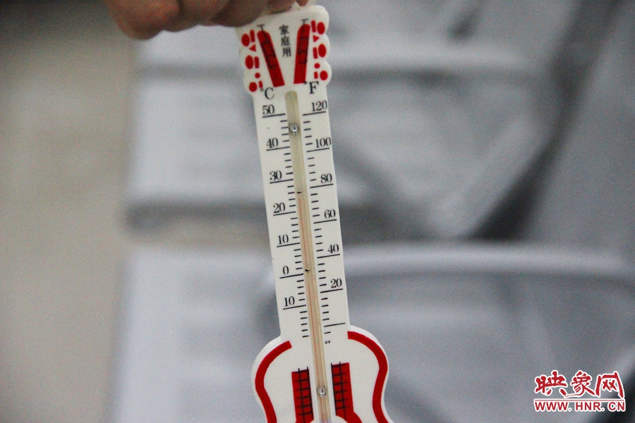 中原區(qū)人防納涼場(chǎng)所（桐柏路與中原路交叉口），室內(nèi)溫度達(dá)24度，相比中原區(qū)室外溫度低14度。