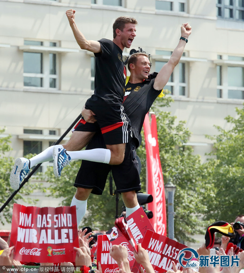 當(dāng)?shù)貢r間2014年7月15日，德國柏林，德國隊歸國舉行奪冠巡游