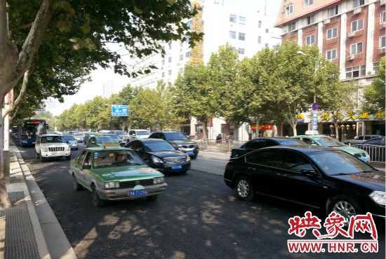 “無車日”仍有許多私家車主選擇開車上路。