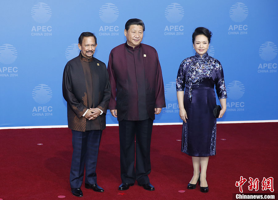 圖為習近平夫婦歡迎文萊蘇丹哈桑納爾。中新社發(fā) 杜洋 攝