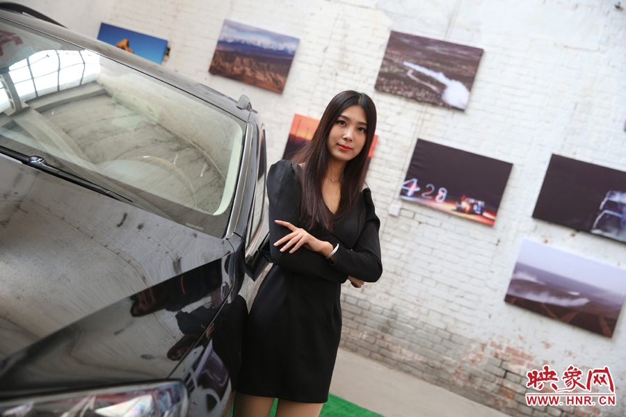 姐是車模，賽車的車。