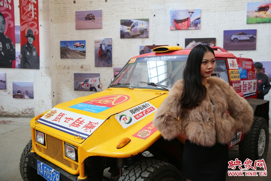 姐是車模，賽車的車。