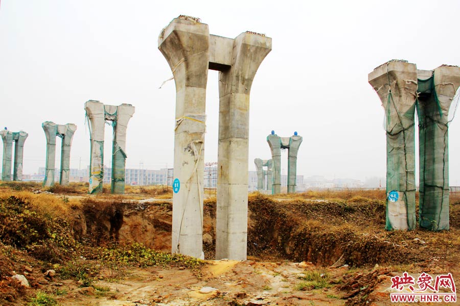 相關(guān)負(fù)責(zé)人也對(duì)外表示，投資15個(gè)億的項(xiàng)目，實(shí)際到賬的只有6000多萬元，所以工程被迫停下。