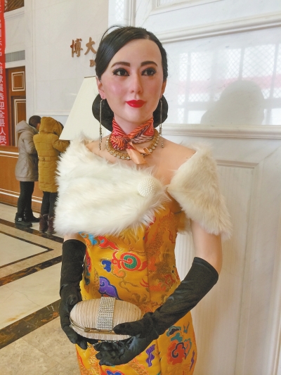 若不是這身似是而非的衣服，你能認(rèn)出這是范冰冰嗎？