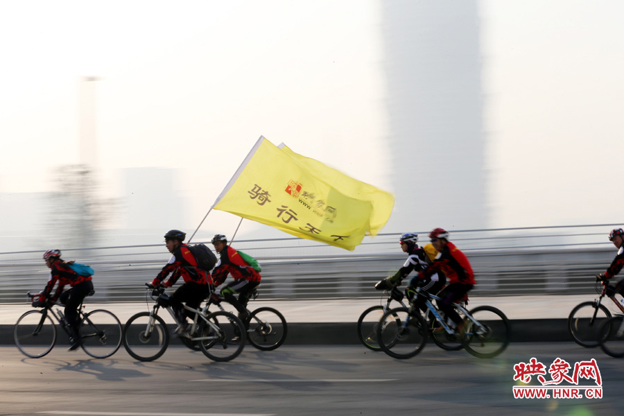 獻(xiàn)愛心、騎行天下，映象網(wǎng)騎行車友樂翻天