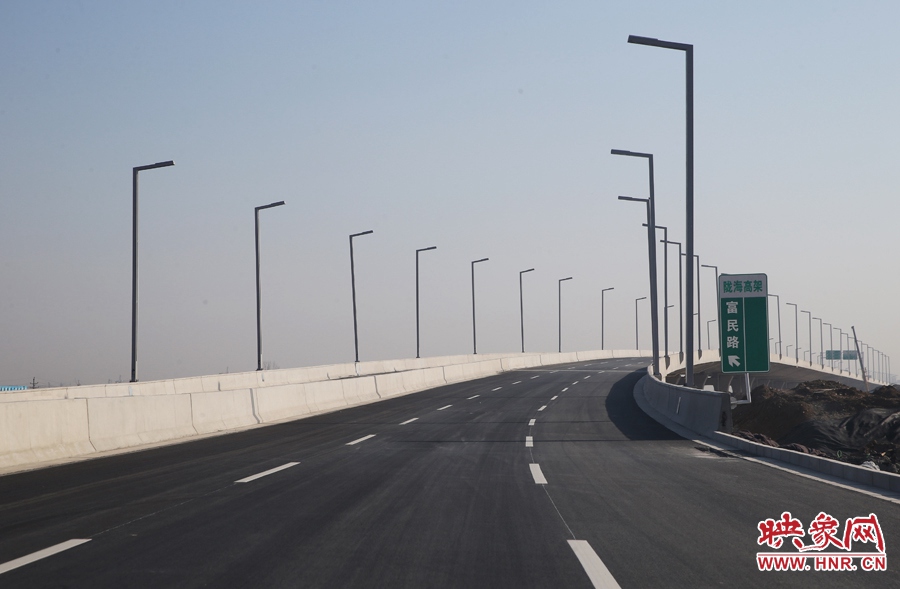 從新田路進(jìn)入隴海高架入口。