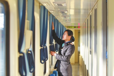 臥鋪車廂 半包式，更具私密性和舒適性。