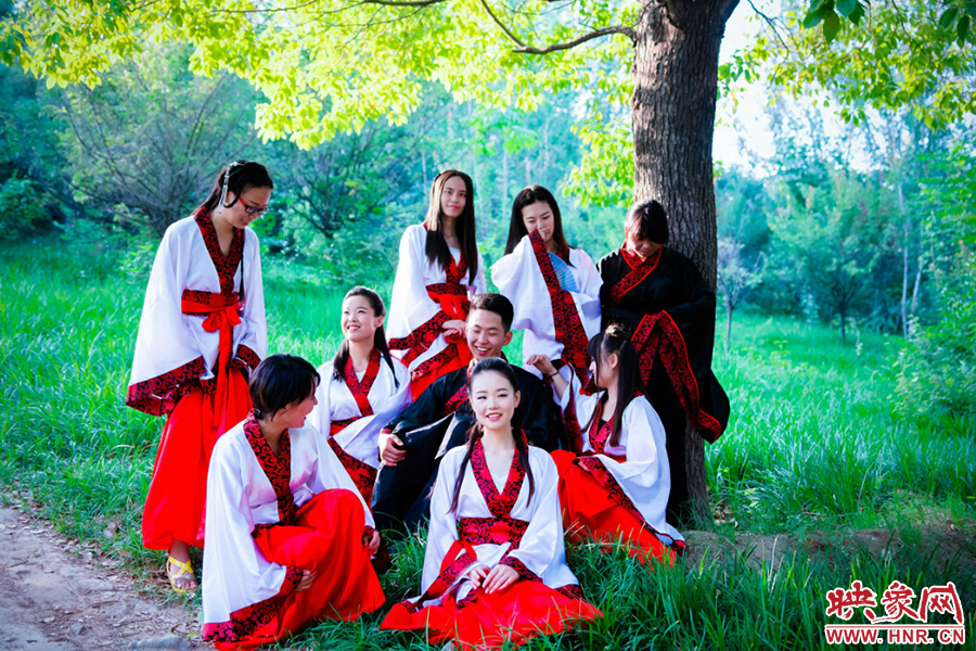 這片樹蔭留下我們太多的歡聲笑語。