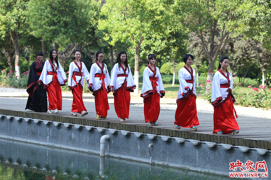 在校園里再走走，下次又不知道是何年何時。
