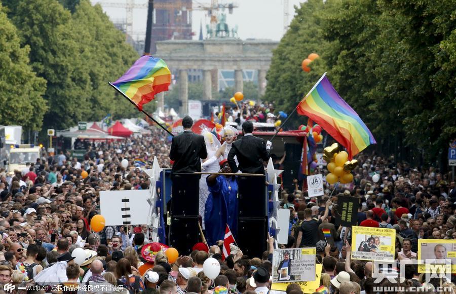 德國柏林，當(dāng)?shù)嘏e行同性戀驕傲大游行