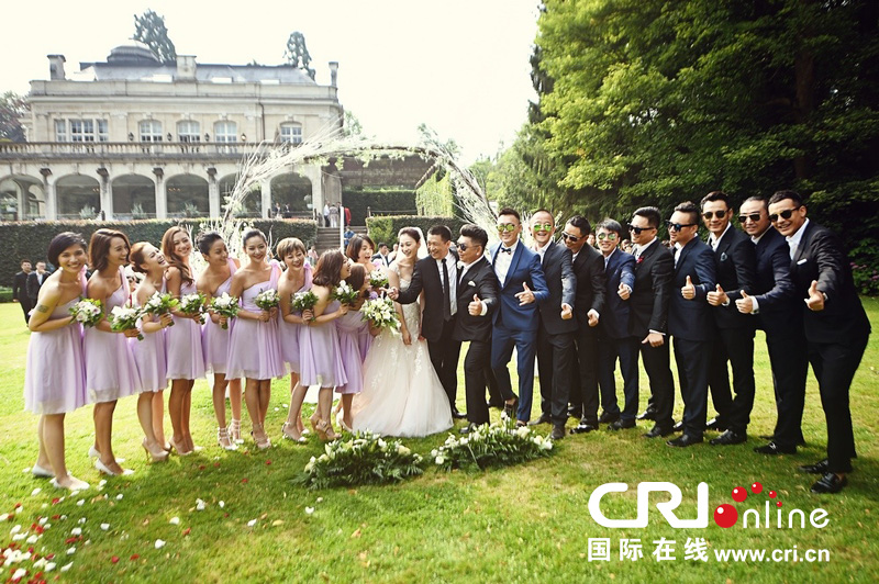 李小冉比利時(shí)辦婚禮 朱丹、鐘欣潼、應(yīng)采兒做伴娘