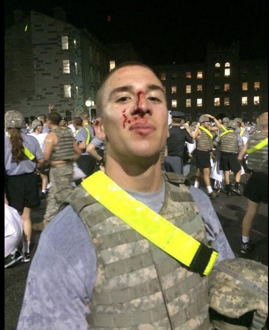 美國(guó)西點(diǎn)軍校枕頭大戰(zhàn)變“群架” 30名學(xué)員受傷