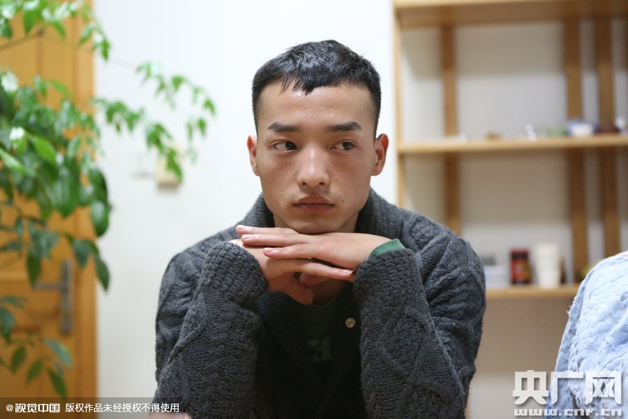 網(wǎng)絡(luò)紅人葉良辰現(xiàn)身浙江臺州，接受記者的專訪。