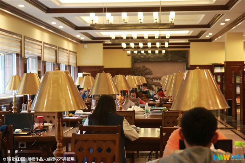 重慶大學(xué)改造翻新的“民國風(fēng)圖書館”走紅網(wǎng)絡(luò)，引得無數(shù)網(wǎng)友點(diǎn)贊