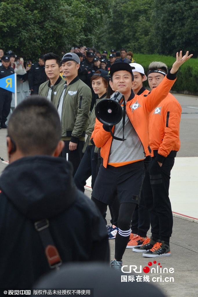 《奔跑吧兄弟》第三季劇組到南京錄制節(jié)目。