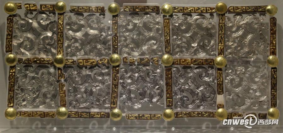 出土的車廂側(cè)板裝飾物。