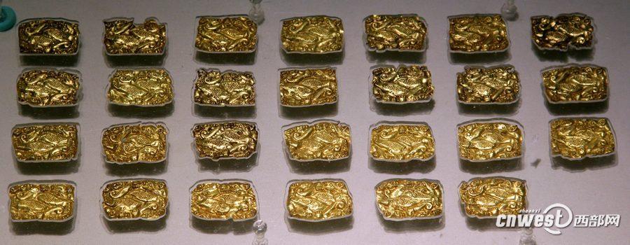 戎人墓出土的黃金牌飾。