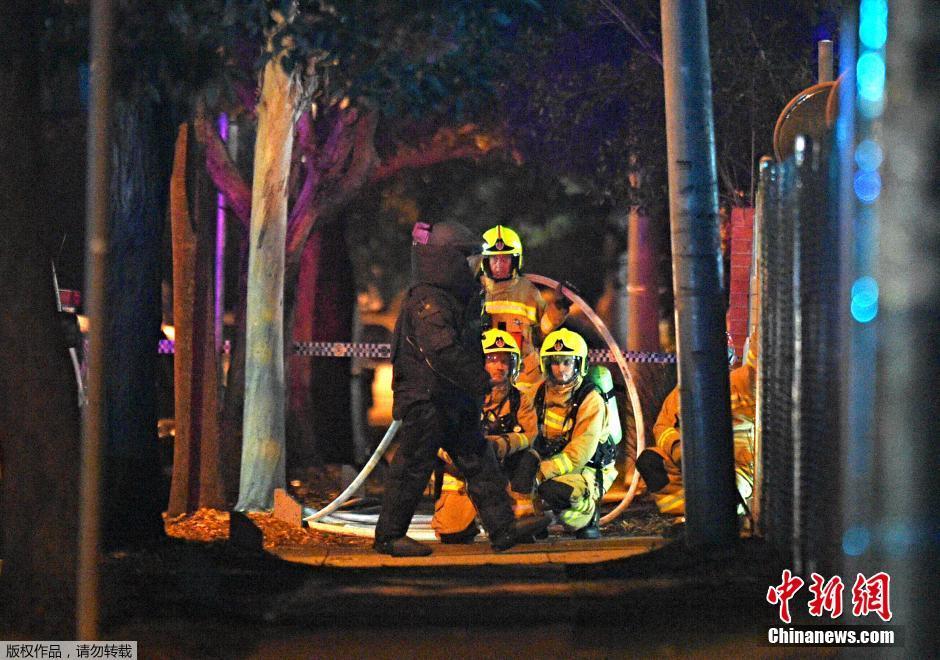 澳洲男子試圖駕車襲擊警察局 車上裝滿煤氣罐 澳洲男子試圖駕車襲擊警察局 車上裝滿煤氣罐