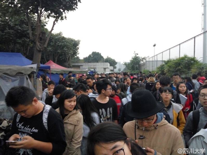 四川一大學(xué)取快遞現(xiàn)場 四川一大學(xué)取快遞現(xiàn)場