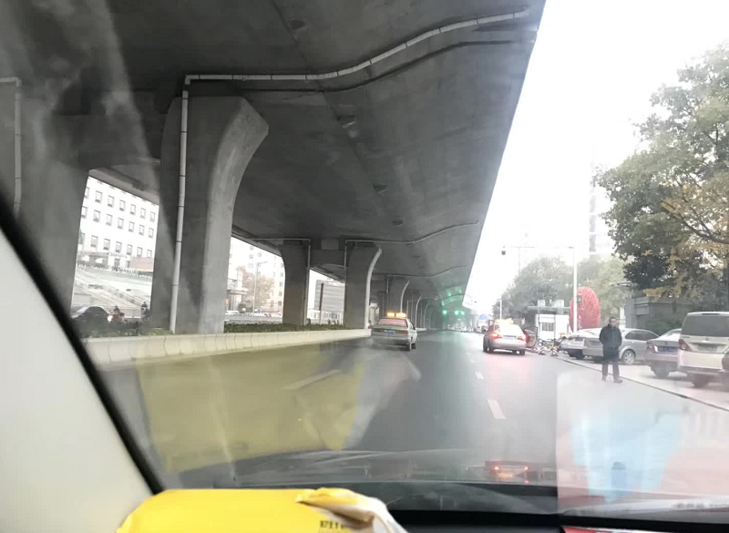 限行第一天！鄭州的早高峰是這個樣子的