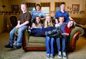 長大后的七胞胎。