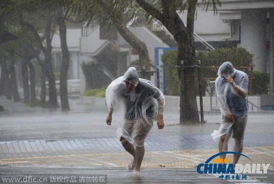 超強臺風來襲 沖繩300多航班取消17人受傷 超強臺風來襲 沖繩300多航班取消17人受傷