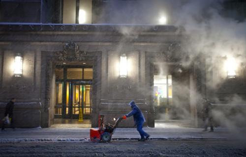 特大暴風(fēng)雪襲擊美國(guó)東北部，多州進(jìn)入緊急狀態(tài)。