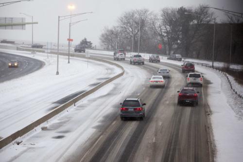 特大暴風(fēng)雪襲擊美國(guó)東北部，多州進(jìn)入緊急狀態(tài)。