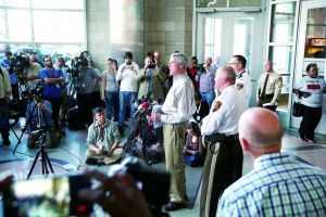 　圣路易斯縣檢方15日宣布，當(dāng)?shù)鼐揭炎カ@12日在弗格森市槍擊兩名執(zhí)勤警察的犯罪嫌疑人威廉斯。