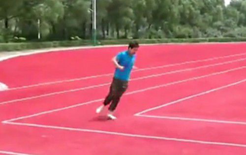 黑龍江一體育場建跑道修成直角彎 為應(yīng)付領(lǐng)導(dǎo)檢查 黑龍江一體育場建跑道修成直角彎 為應(yīng)付領(lǐng)導(dǎo)檢查