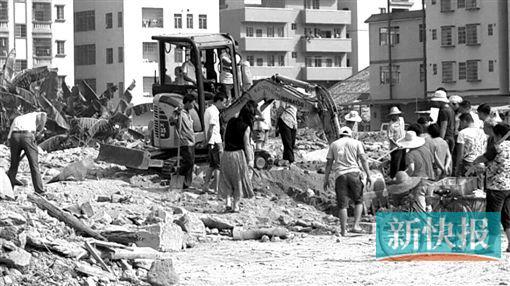 村民挖到錢(qián)幣引來(lái)挖掘機(jī)掘?qū)?調(diào)查系風(fēng)水物品