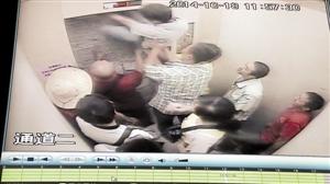 挖出的墻洞能讓一個(gè)身材嬌小的男子鉆出。